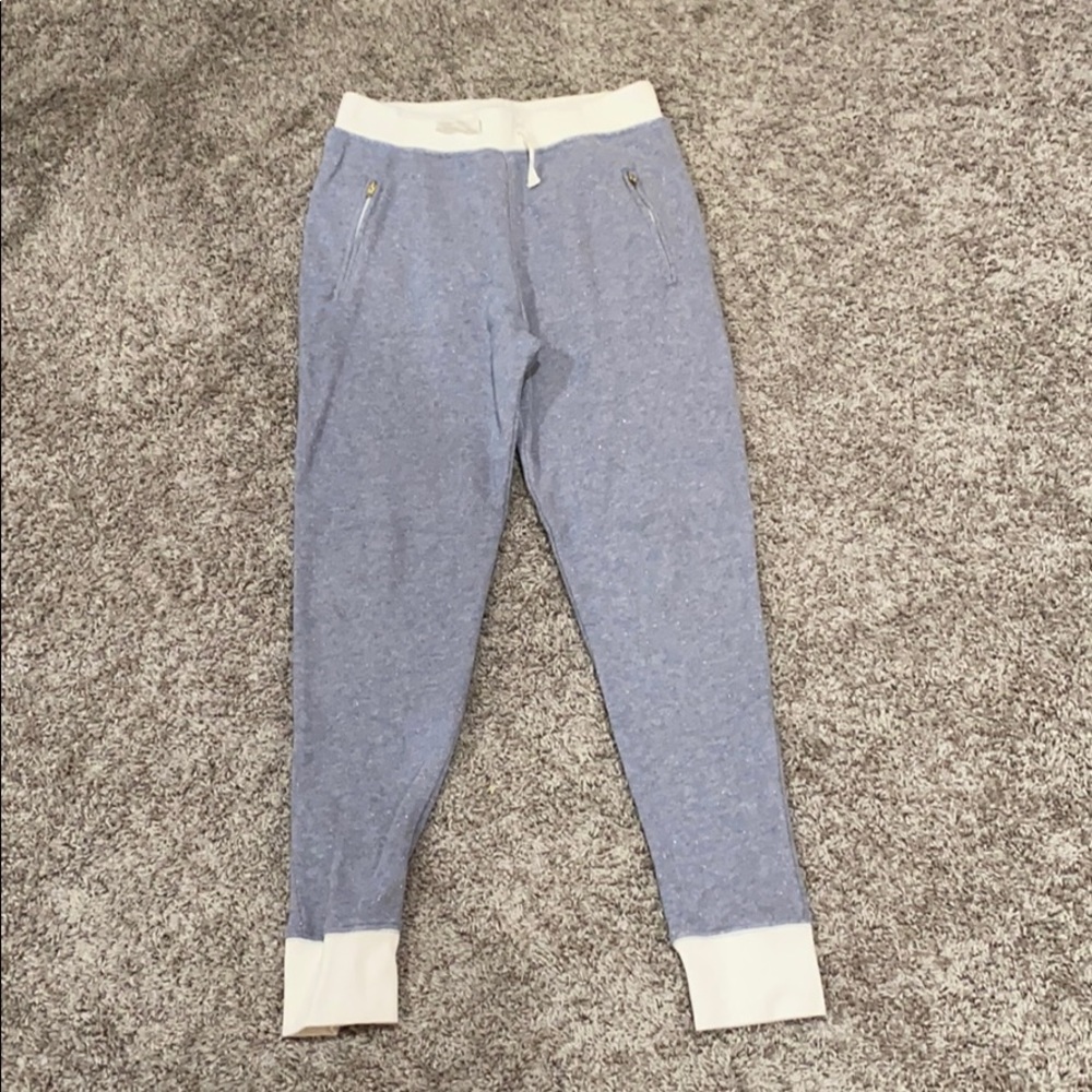Fitted blue sweats
